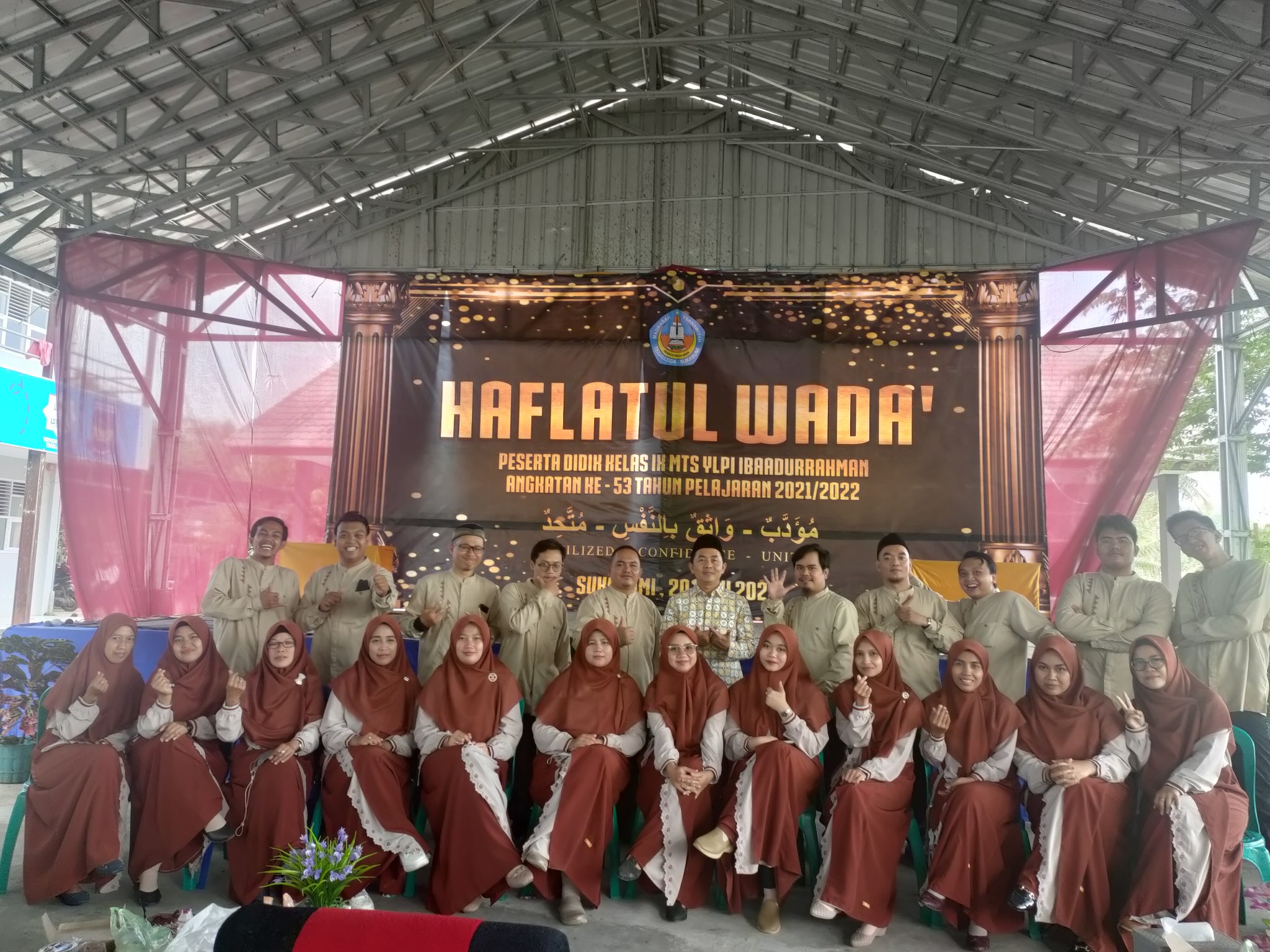 Foto bersama guru MTs YLPI Ibaadurrahman 
